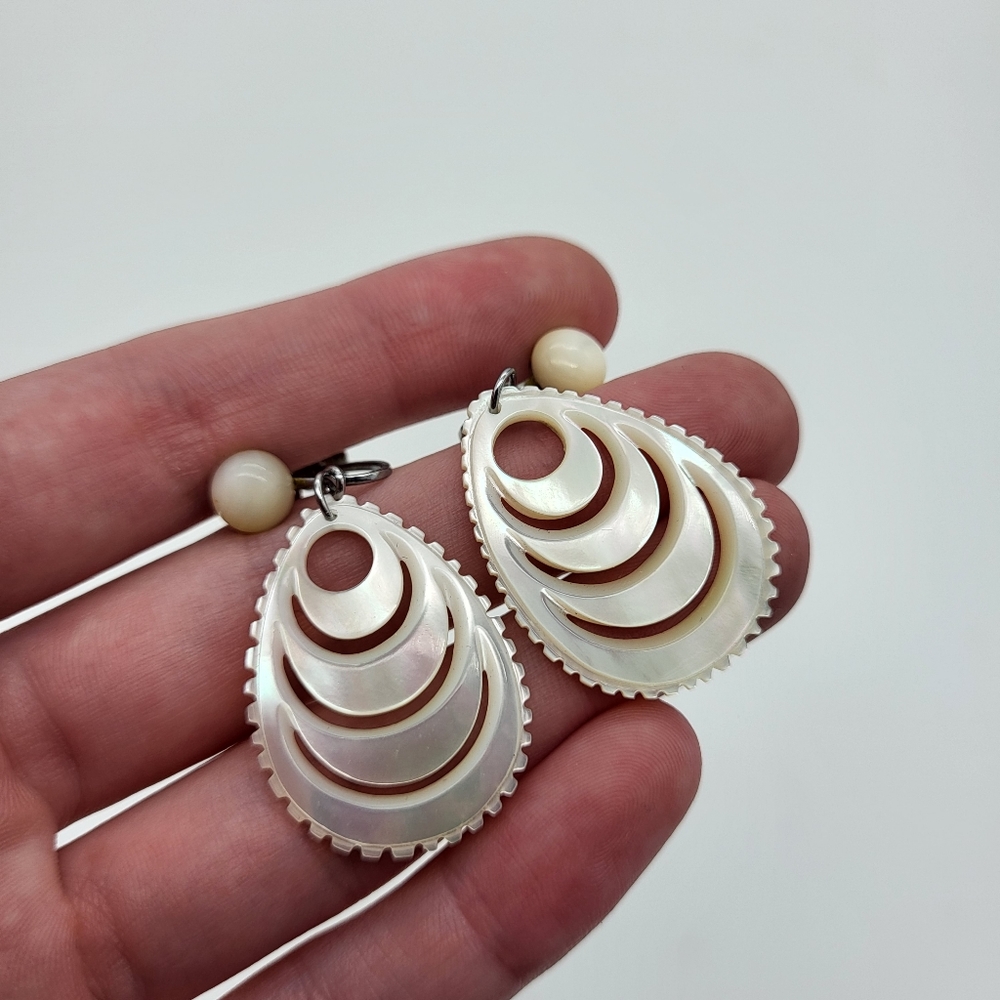 Vintage clip on earrings - Picture 2 of 3